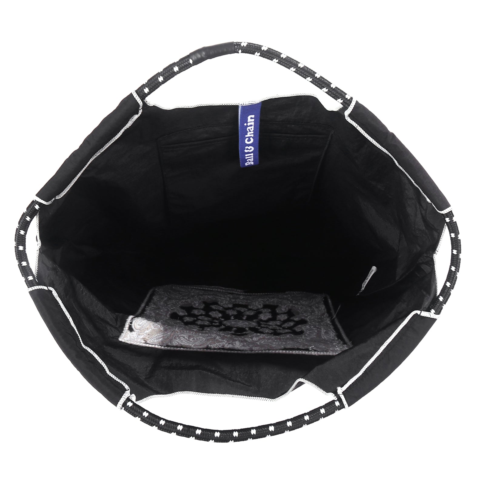 Ball&Chain Lady Tote bag, a lamb embroidered nylon bag, is the perfect companion for shopping and travel(L)